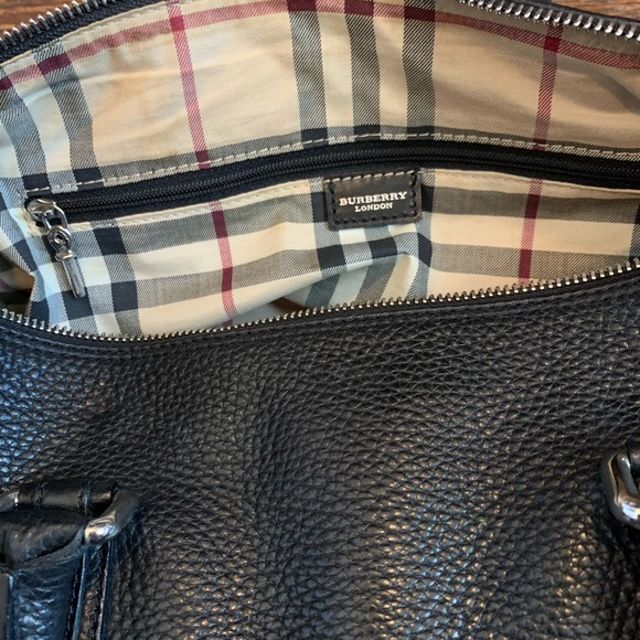 Authentic Burberry hand bag - Picture 7 of 15